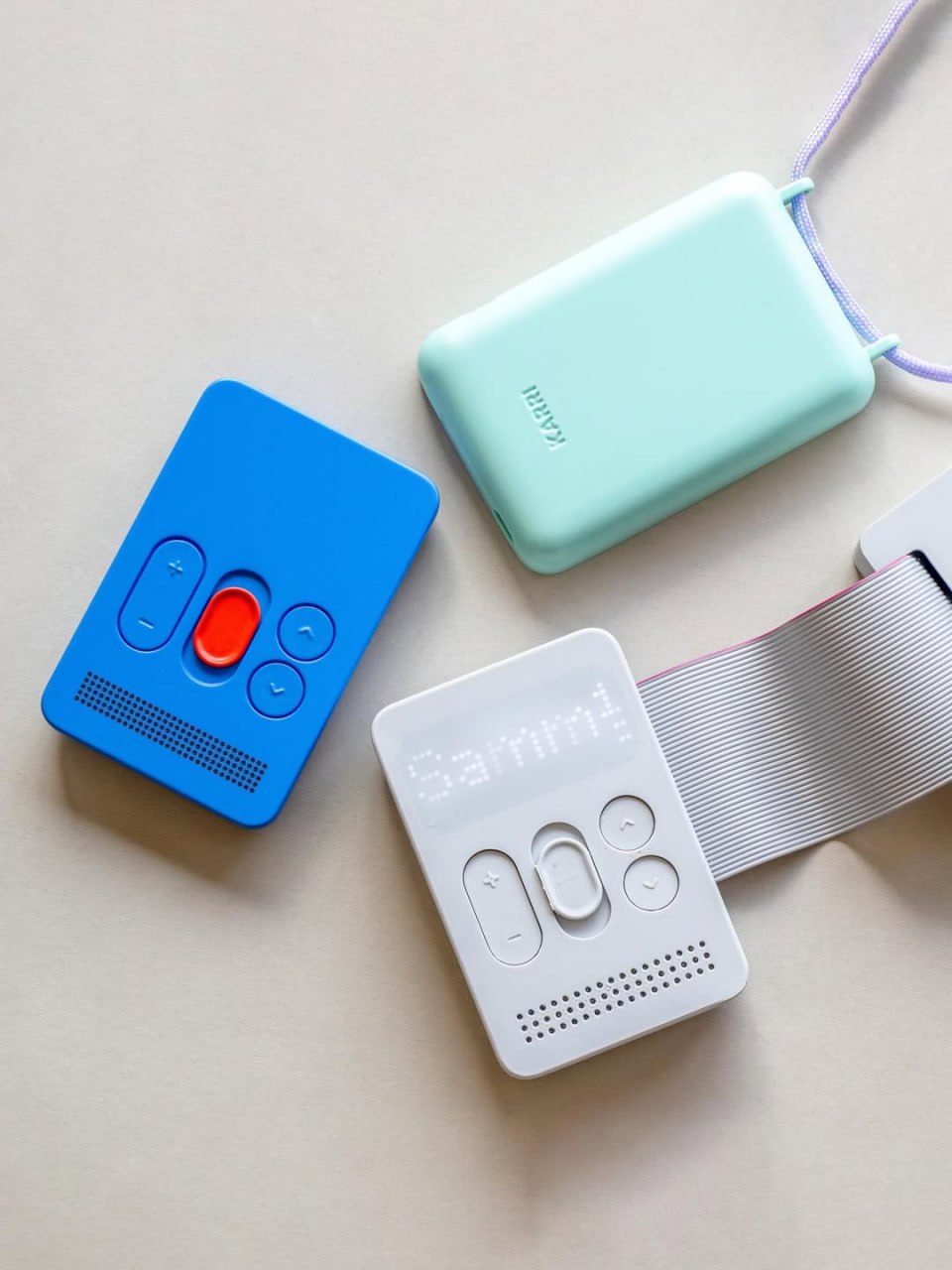 KARRI
Голосовой мессенджер одноименной компании, производящей устройства для детей с намеренным отказом от экрана и интернета | Сетка — социальная сеть от hh.ru