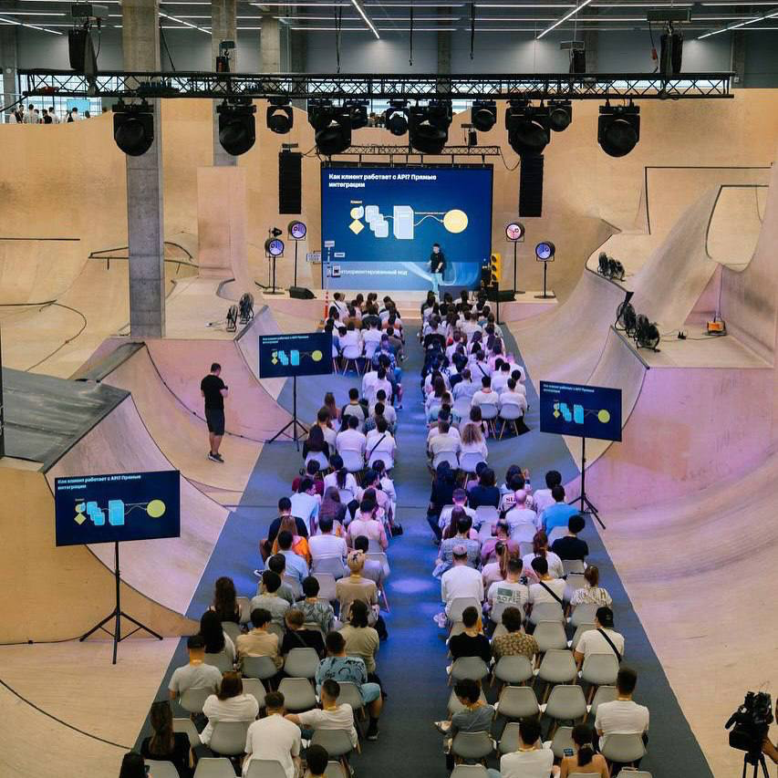 С 2023 года мы проводим ивенты для группы Т-Технологий в
Казани, Нижнем Новгороде и Москве. Это один из наших любимых клиентов: с ясными целями, сильной командой и доверием, которое вдохновляет | Сетка — социальная сеть от hh.ru