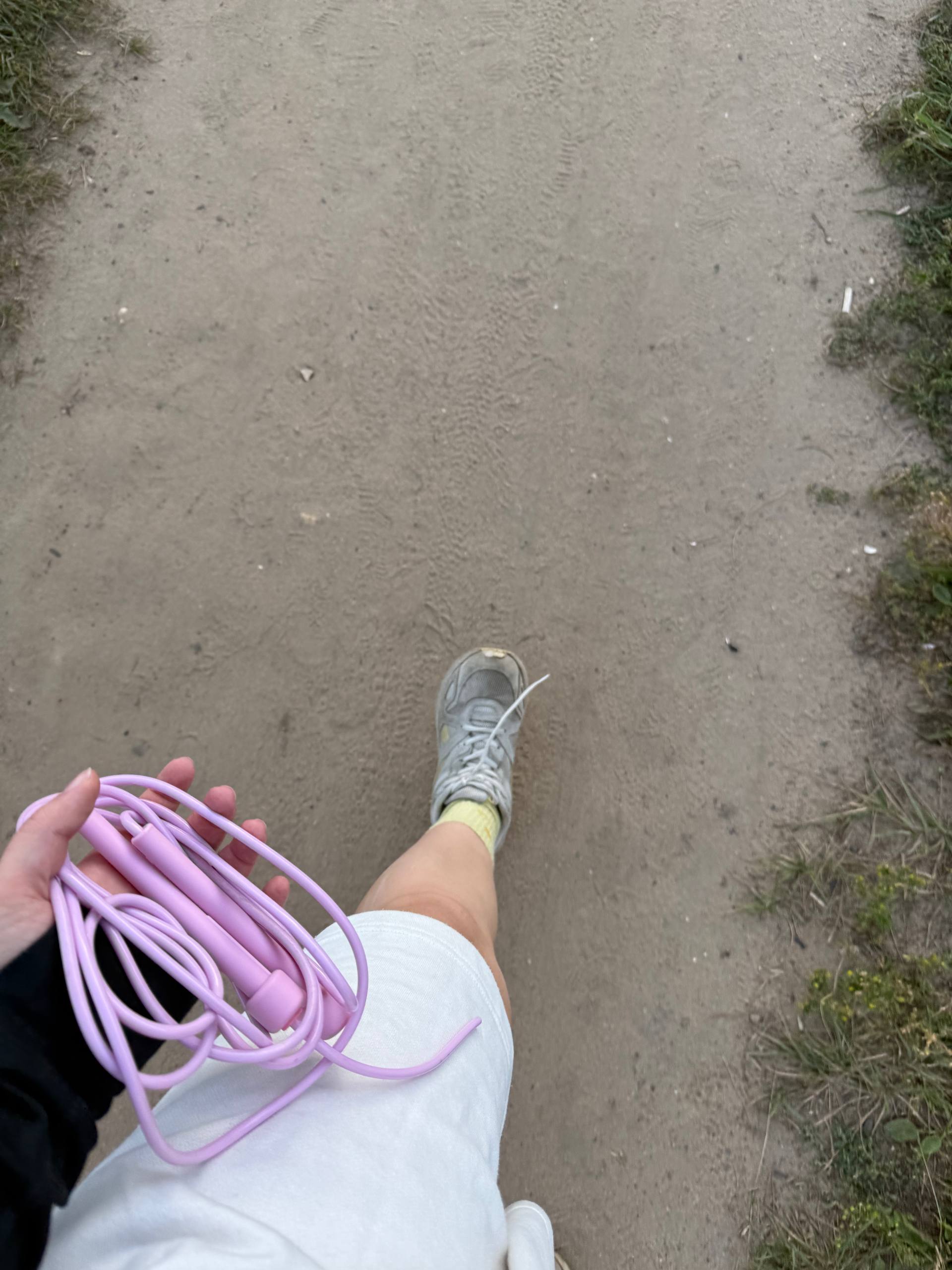 Вчера вышли на первую пробежку после отпуска, было тяжело 😅
Но зато после нее на ужин была шаурма с лимонадом )
Сегодня у меня заказ на обложки для авито и собеседование в офис, а вечером пойдем так ж... | Сетка — социальная сеть от hh.ru