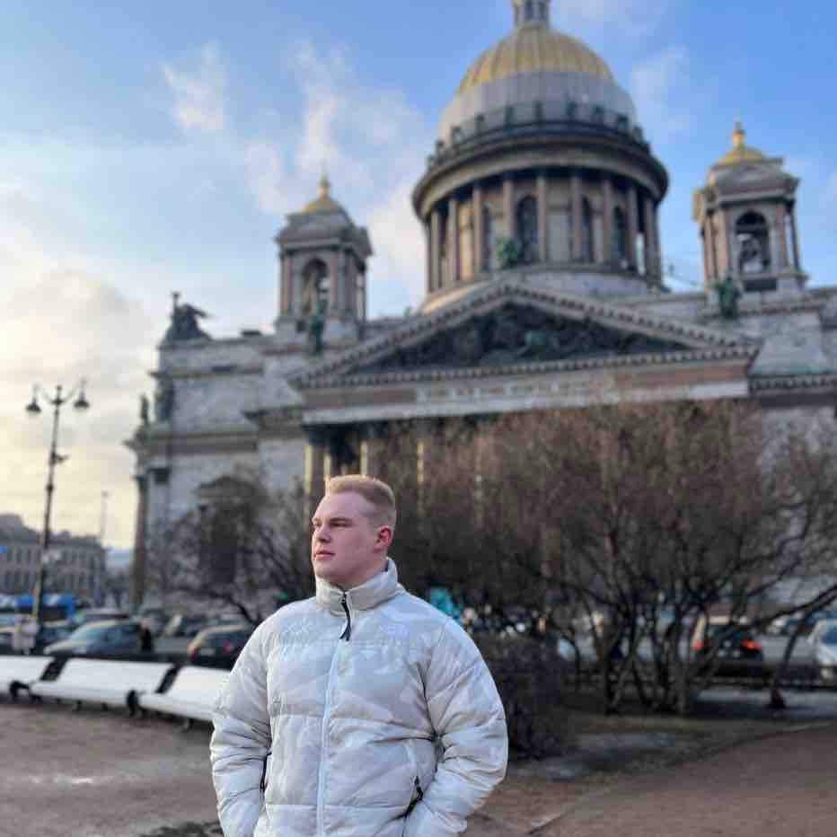 Артём Опарин