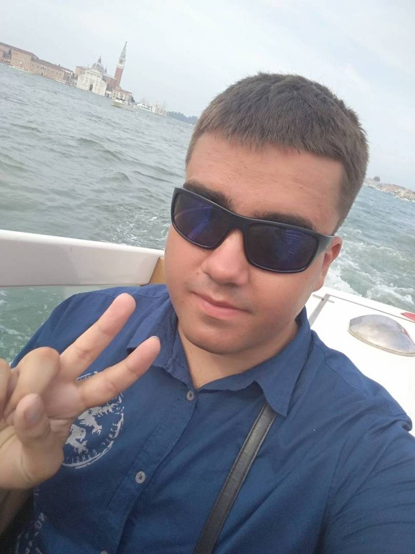 Денис Колгатин