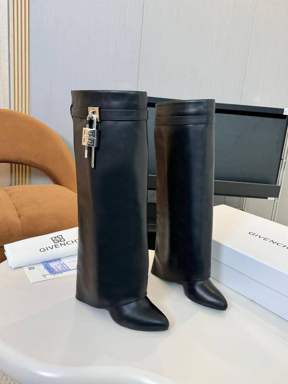 ✔️Премиум
✔️В наличии 36-41 размеры
✔️Цена 28.000₽
✔️Доставка-примерка по Москве
✔️ +7 (968) 431-64-42
✔️Отправка в регионы ✈️ в этот же день | Сетка — социальная сеть от hh.ru