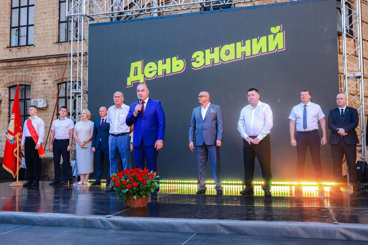 Ставропольские ветераны СВО и сотрудники фонда «Защитники Отечества» отметили День знаний со школьниками и студентами
Более 50 социальных координаторов ставропольского филиала фонда и бойцов присутств... | Сетка — социальная сеть от hh.ru