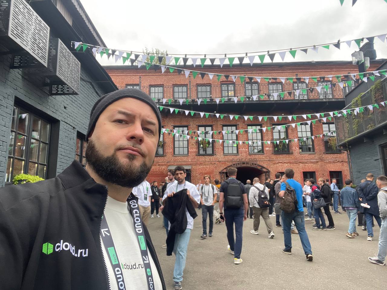 Вот вам GoCloud Tech вайб. Сегодня тут весь день. | Сетка — социальная сеть от hh.ru