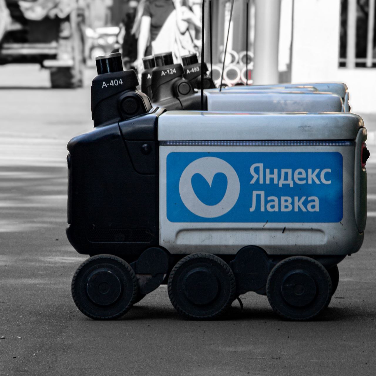 31 августа поучаствовал в фотопрогулке от фотолаборатории Луч и Яндекс Лавки 💙
К организации мероприятия со стороны Луча у меня есть вопросики, но в общем прошло всё довольно замечательно | Сетка — социальная сеть от hh.ru