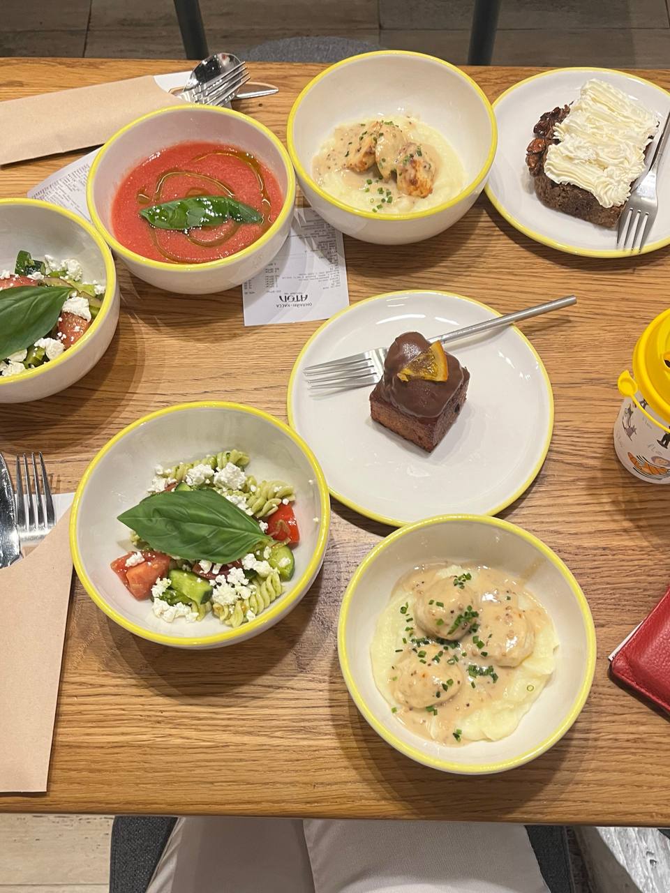 Вам предложение
Лучшее предложение рабочего дня — нажать windows + L и вовремя сходить на обед в любимую кафешку рядом с офисом или домом (смотря где вы работаете сегодня) | Сетка — социальная сеть от hh.ru