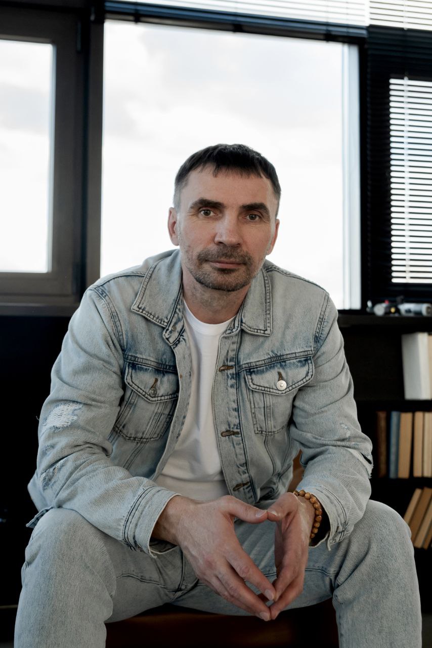 Иногда открываешь новости — и попадается история о закрытии бизнеса, о долгах, о том, как кто-то сдаётся.
И каждый раз внутри что-то сжимается | Сетка — социальная сеть от hh.ru