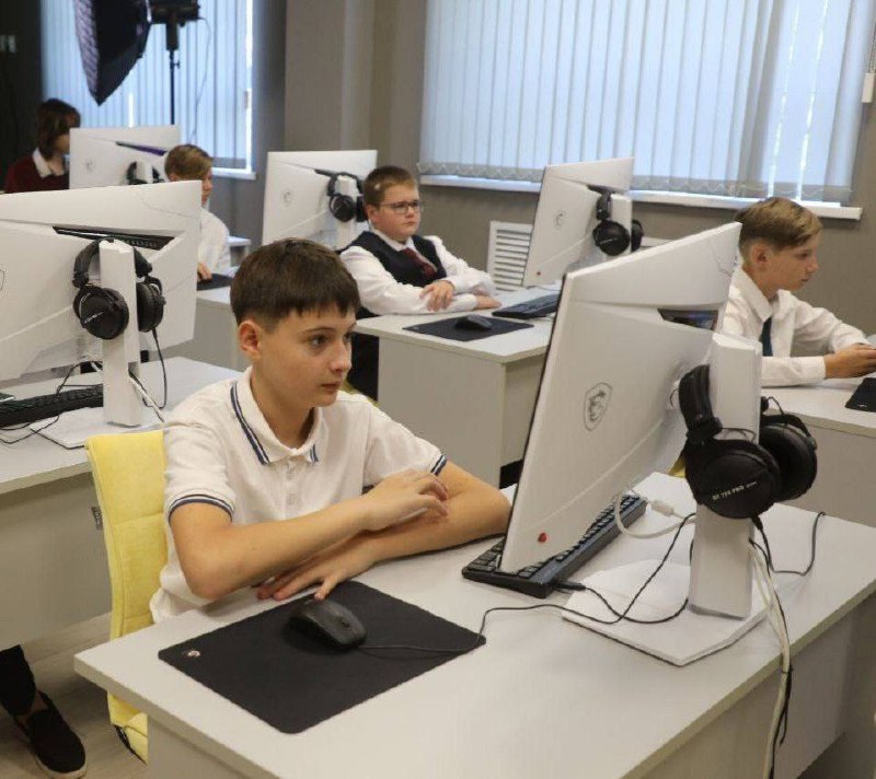 Школа креативных индустрий открылась в Пятигорске 🎨
На базе музыкальной школы им. Сафонова будут обучаться 80 юных талантов | Сетка — социальная сеть от hh.ru