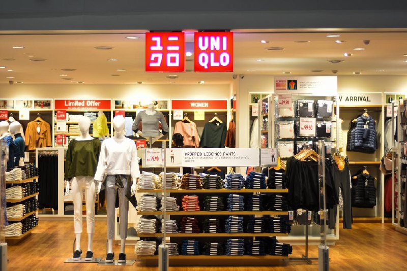 Uniqlo может вернуться в РФ! Компания подала заявку на регистрацию целых 10 товарных знаков в Роспатент! Это позволит бренду оперативно вернуться в отечественные ТЦ | Сетка — социальная сеть от hh.ru