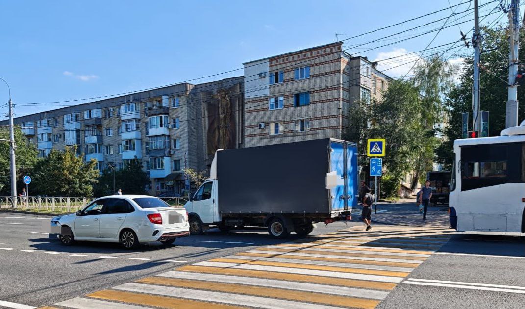 🚗Два последовательных ДТП стали причиной затора на ул. Шпаковской в Ставрополе.
Сначала столкнулись легковые автомобили, а чуть позже — грузовая «Газель» с иномаркой. Пострадавших нет | Сетка — социальная сеть от hh.ru