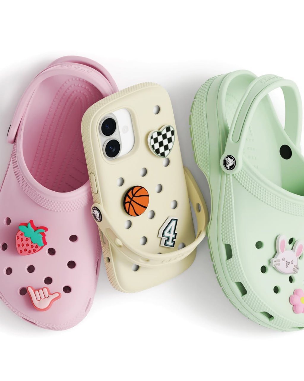 Crocs выпустили ОФИЦИАЛЬНЫЕ чехлы для iPhone — на них можно цеплять джиббитсы и регулировать ремешок под пальцы.
Пока имба доступна только в Южной Корее.
Срочно ждем у нас 😍 | Сетка — социальная сеть от hh.ru