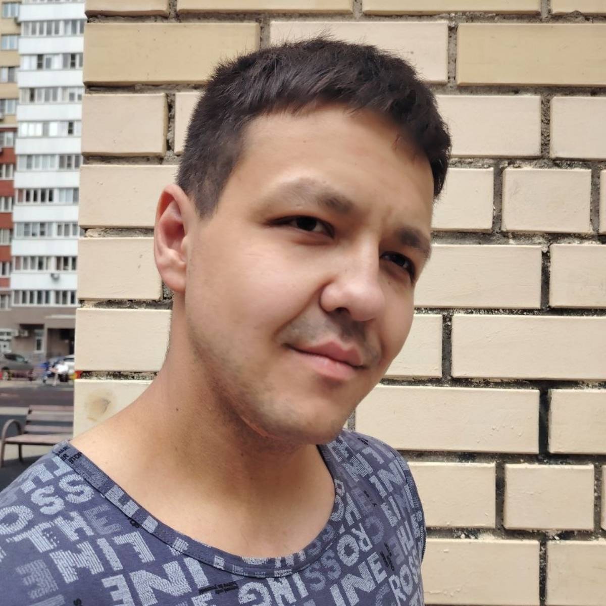 Виктор Тихонов