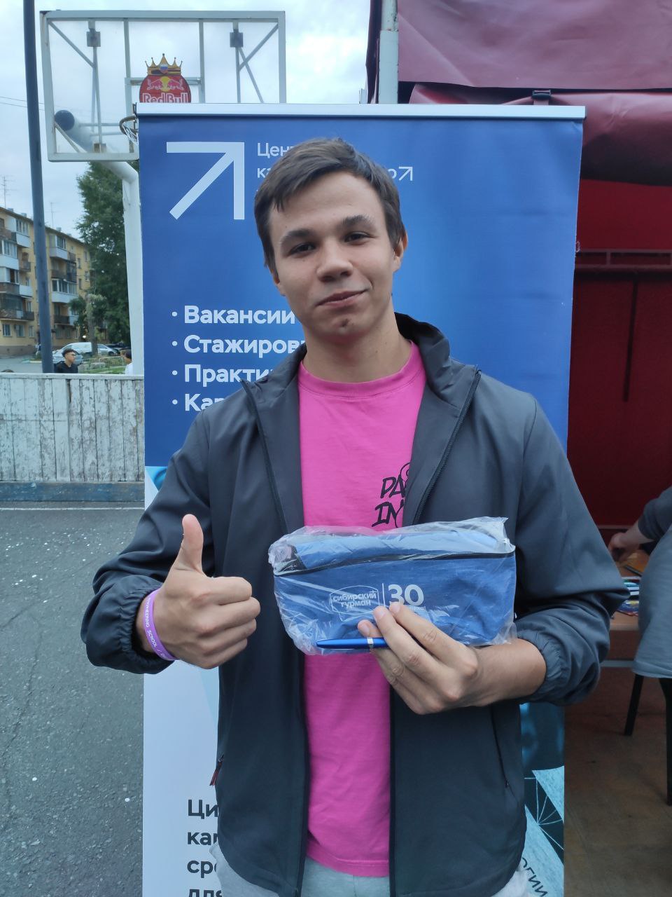 «Сибирский Гурман» стал партнёром Дня первокурсника в НГТУ НЭТИ! 👩‍🎓👨‍🎓
1 сентября наш бренд стал частью большого праздника в Новосибирском государственном техническом университете — «Первый день ново... | Сетка — социальная сеть от hh.ru