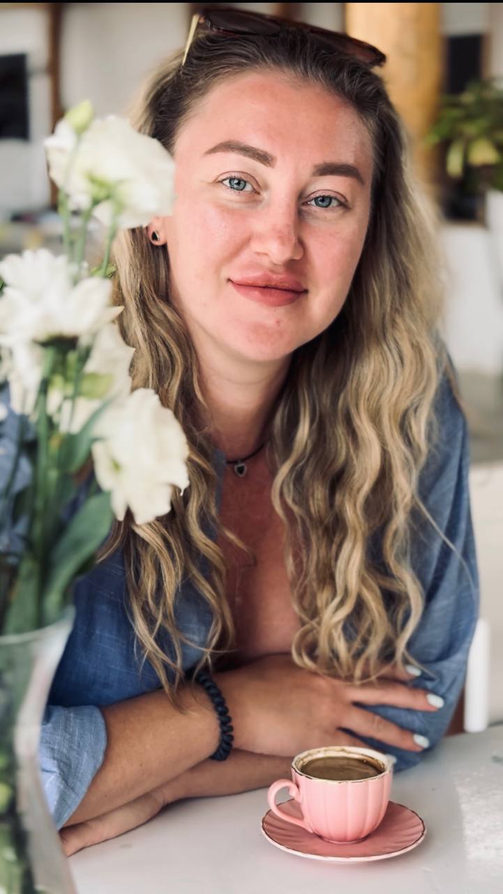 🤣🙃😀😊😉🙂🥰😘😄😉
Вижу в канале новеньких 🤗
Всем привет, Я Марина Титова. Разрешила себе уйти из найма (15 лет) - Ура 🙌
Сегодня я стратег по личному бренду, работаю на себя | Сетка — социальная сеть от hh.ru