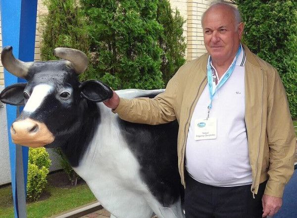 🐮У экс-главы КЧР изъяли имущество на 41 млрд, в том числе ипподром и санаторий
В Никулинском суде Москвы было принято решение о передаче в собственность государства активов на сумму 41 млрд рублей, пр... | Сетка — социальная сеть от hh.ru