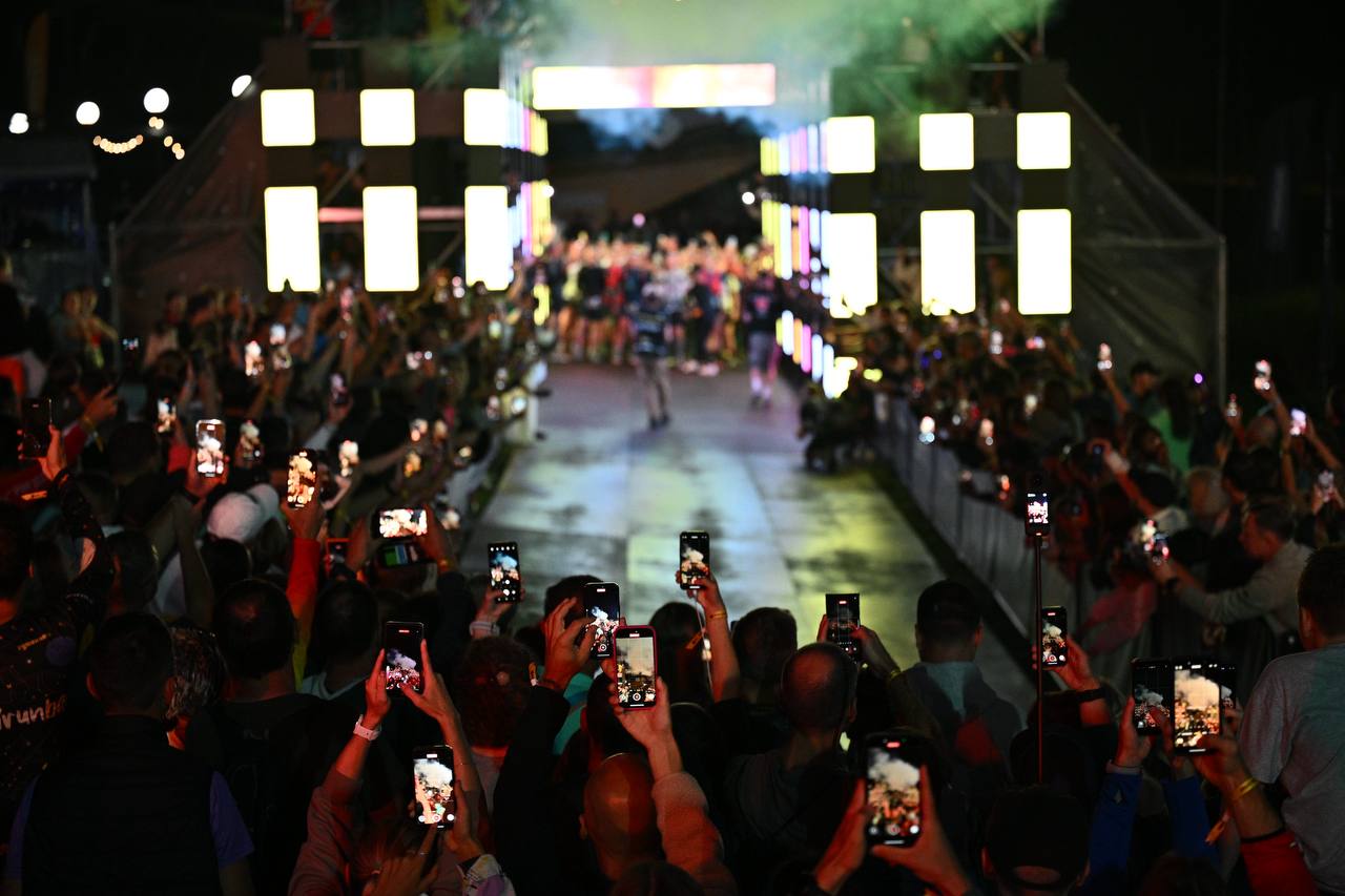 Нереальный крутейший уровень показывает прямо сейчас команда Wild Trail в организации шоу на беговом старте!
Двухэтажный стартовый створ, море света, экранов!!!
❤️ 56 сильнейших спортсменов
❤️ 49 часо... | Сетка — социальная сеть от hh.ru