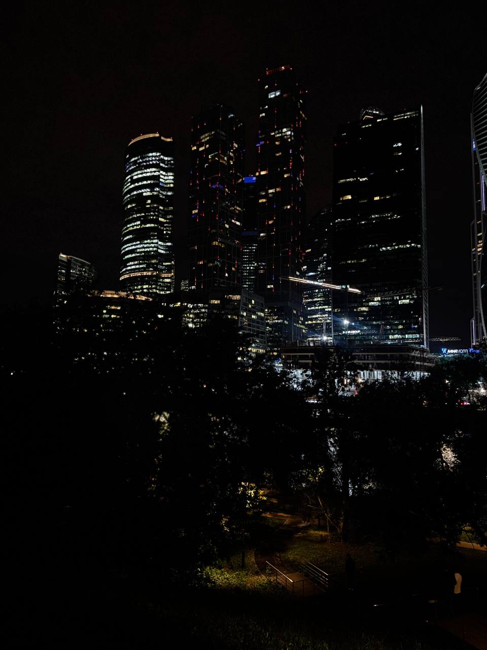 Когда ты останавливаешься, то начинаешь видеть красоту . ❤️
Себя, людей вокруг, того места где ты находишься | Сетка — социальная сеть от hh.ru