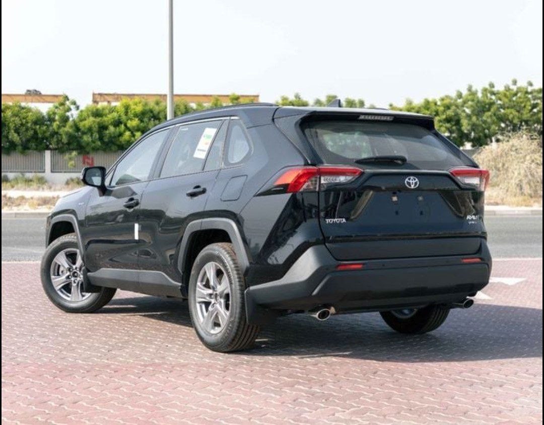 ❤️ Лидер среднебюджетных кроссоверов в нашей стране — Toyota RAV-4
Пробег —  10 км
Год выпуска — 2024
Двигатель — бензин 2.0 л, 149 л | Сетка — социальная сеть от hh.ru