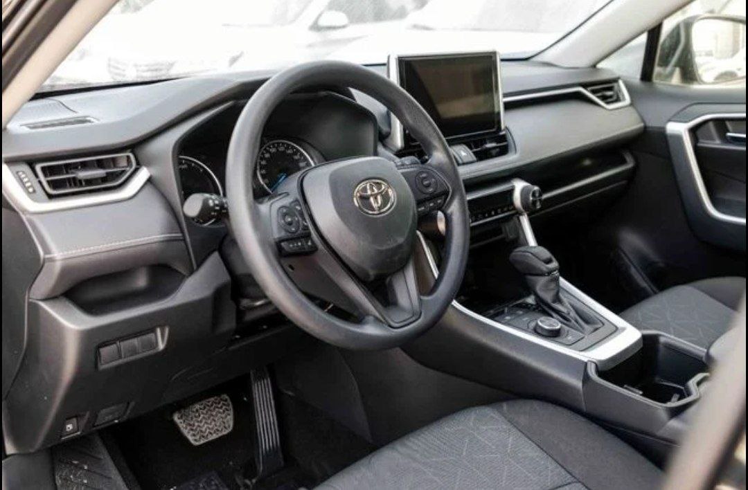 ❤️ Лидер среднебюджетных кроссоверов в нашей стране — Toyota RAV-4
Пробег —  10 км
Год выпуска — 2024
Двигатель — бензин 2.0 л, 149 л | Сетка — социальная сеть от hh.ru