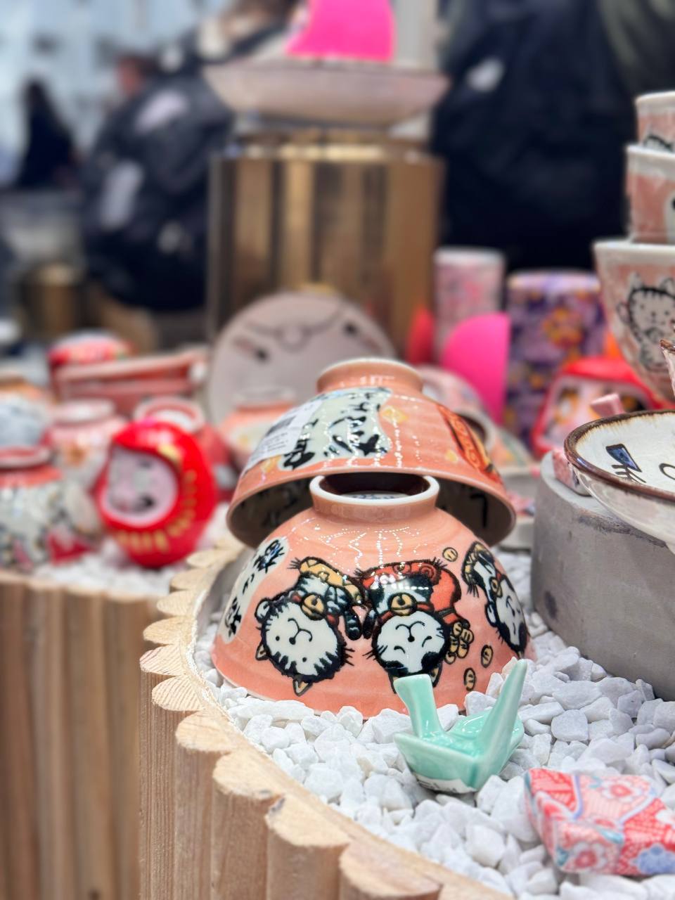 В коллекции Tokyo Design — новые коты!😺
Для рамэна, риса, салатов… и для хорошего настроения.
roomers.ru
roomerspro.com | Сетка — социальная сеть от hh.ru