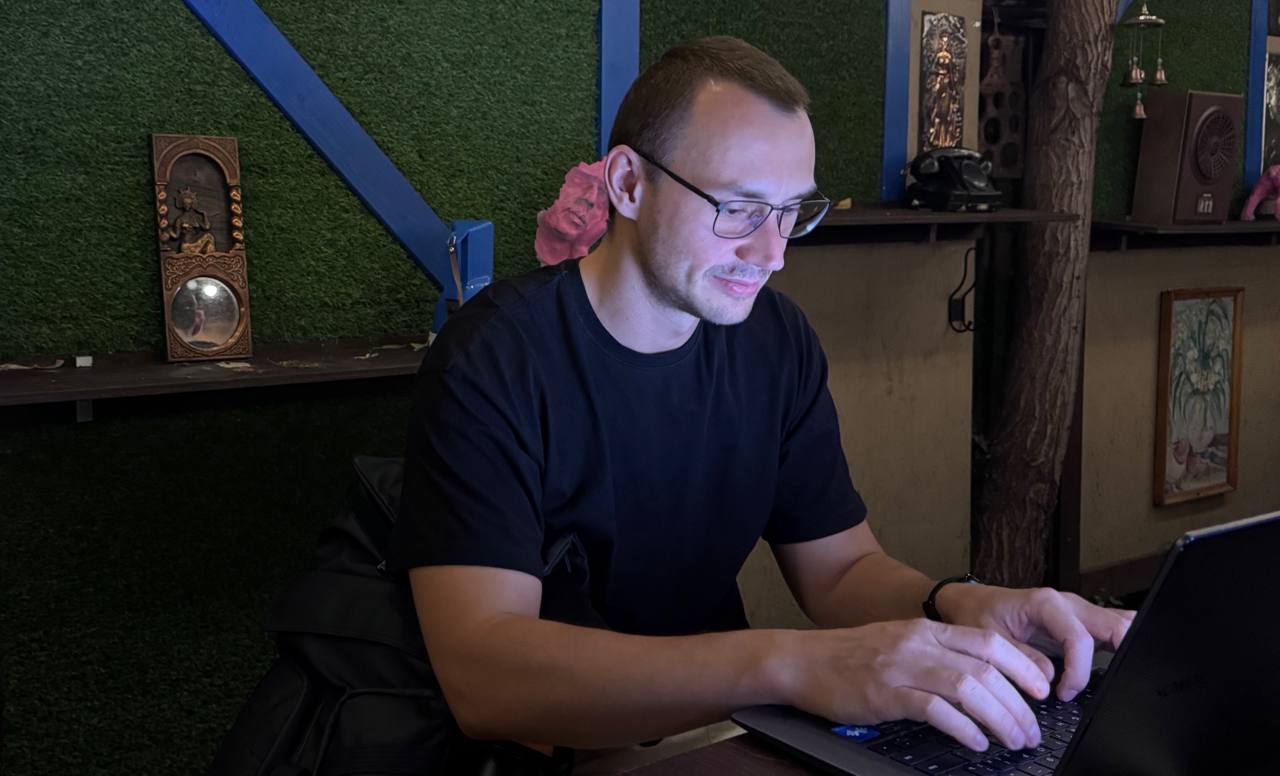 Народная мудрость: клиента нужно держать в тонусе.
Итак, продолжаем #сериал
Представим, ты все проверил.
Спрос по проекту есть, уже вырисовывается картина.
Итак, клиенту мы даем бриф на заполнение | Сетка — социальная сеть от hh.ru