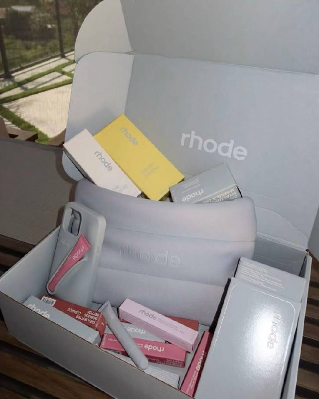 PR-рассылки мечты от Rhode 🩷
Креативный инспир на сегодня. | Сетка — социальная сеть от hh.ru