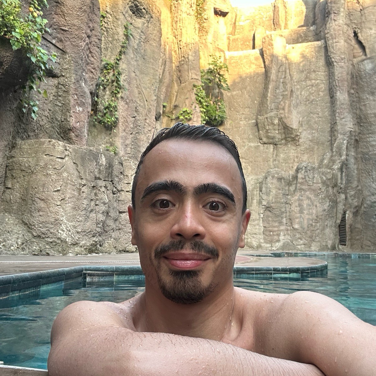 Mek Bey | Сетка — социальная сеть от hh.ru