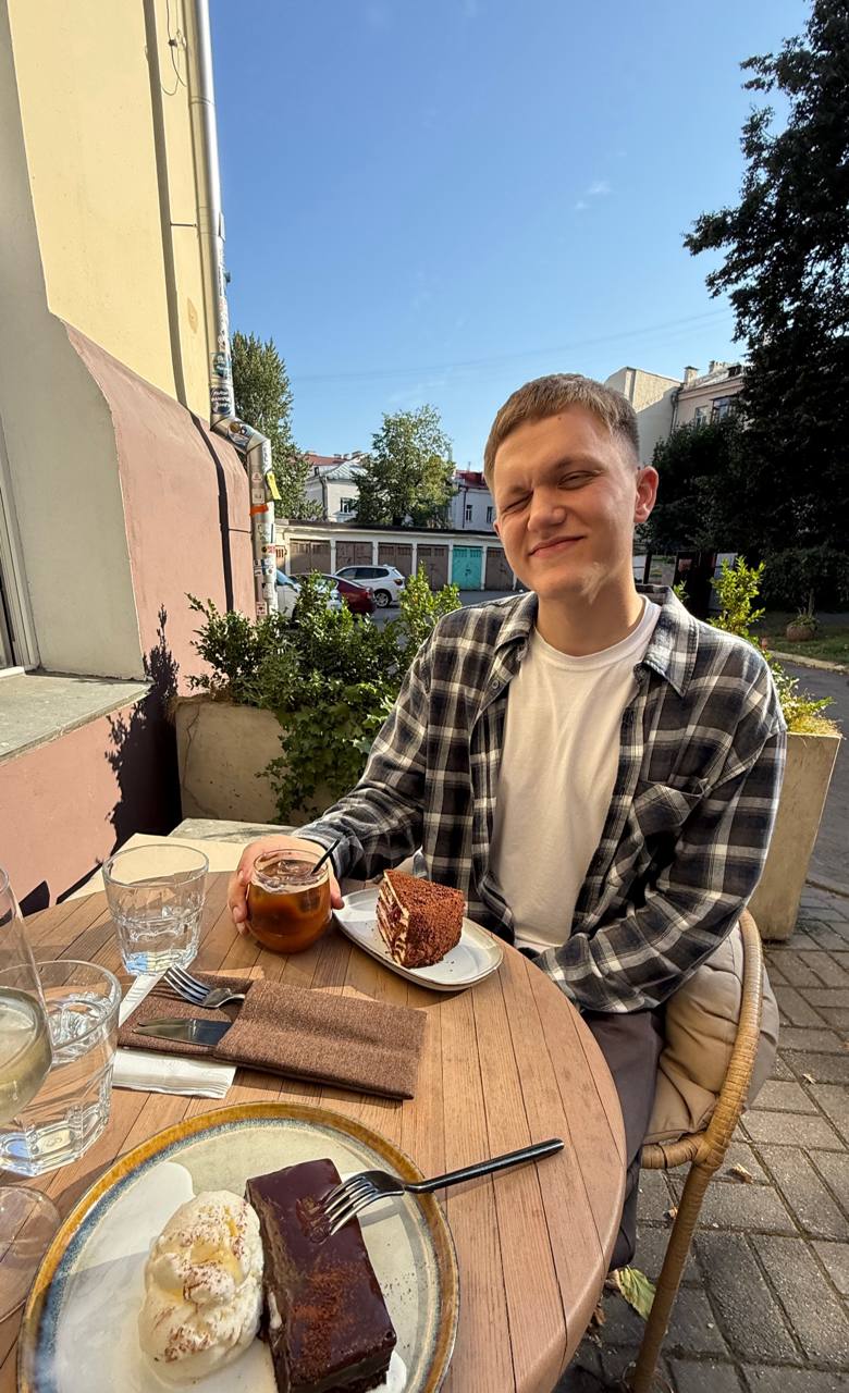 Кто рано встает — тот в Минске кофе пьет 🇧🇾
Новое путешествие не заставило себя долго ждать | Сетка — социальная сеть от hh.ru