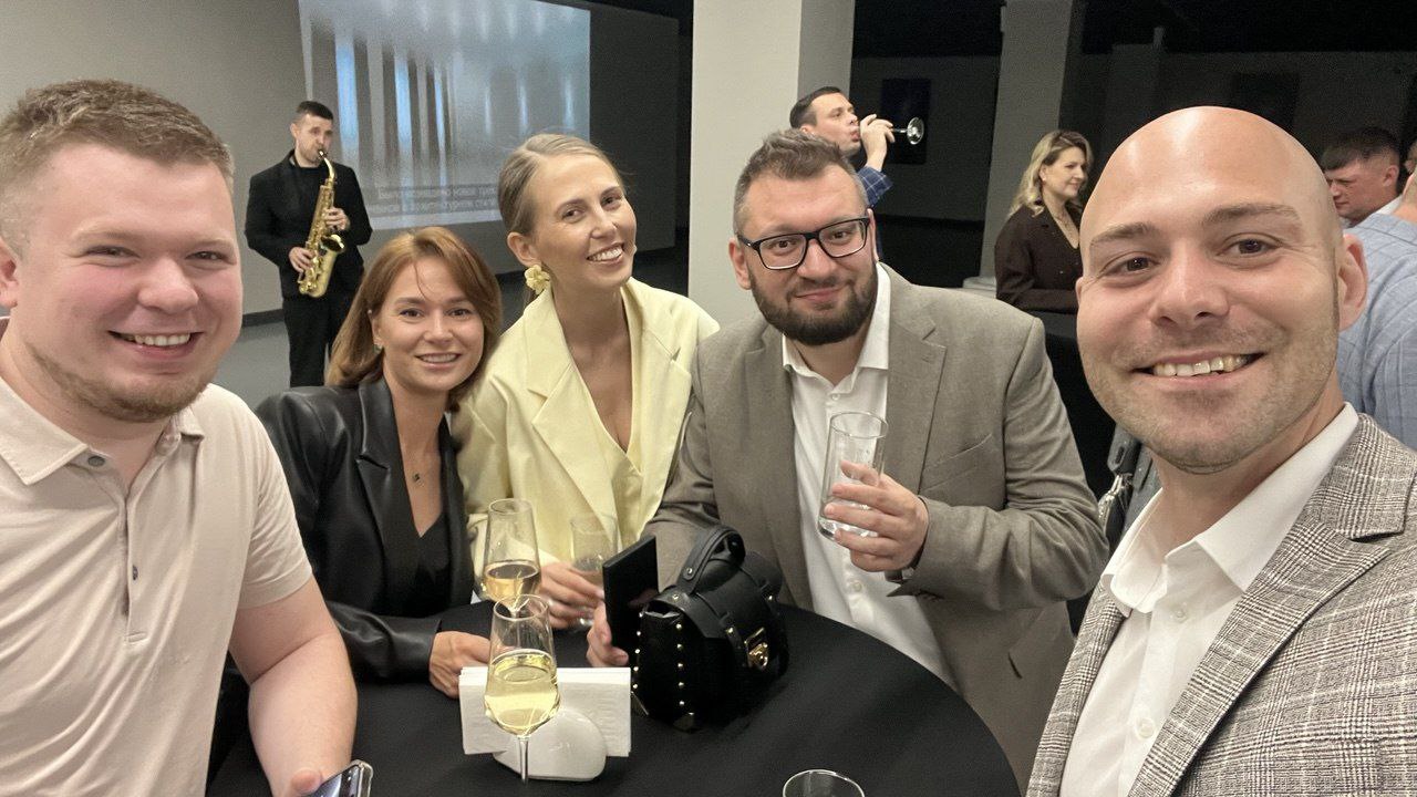 Выходные прошли замечательно, вновь надел костюм, еще одна свадьба друзей. В последнее время очень много всяких праздников | Сетка — социальная сеть от hh.ru