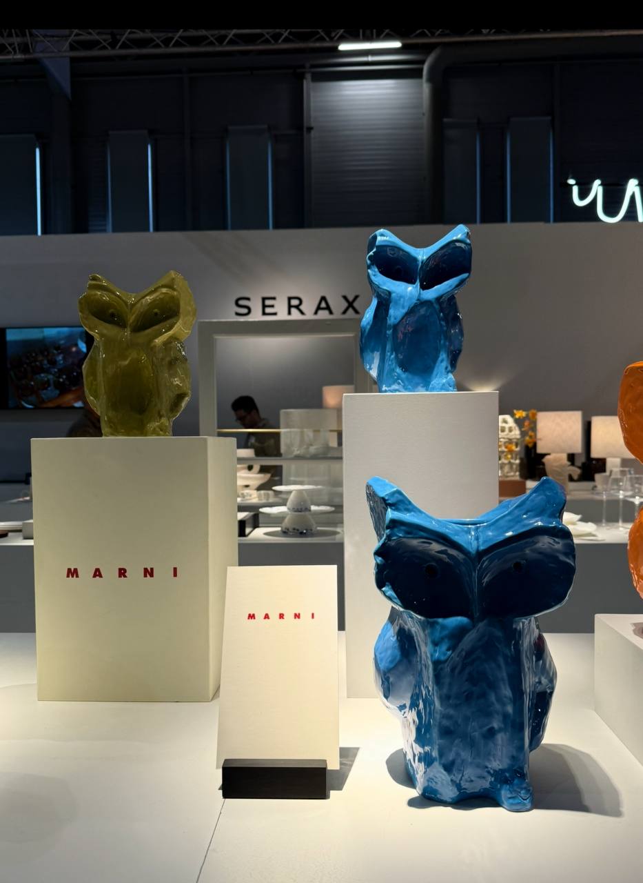 Maison&Objet показывает: интерьер перестаёт быть только «красивым» — он становится эмоциональным, живым и ироничным. Остаются акценты на цвет, смелую форму, игру и эмоциональность.
roomers | Сетка — социальная сеть от hh.ru