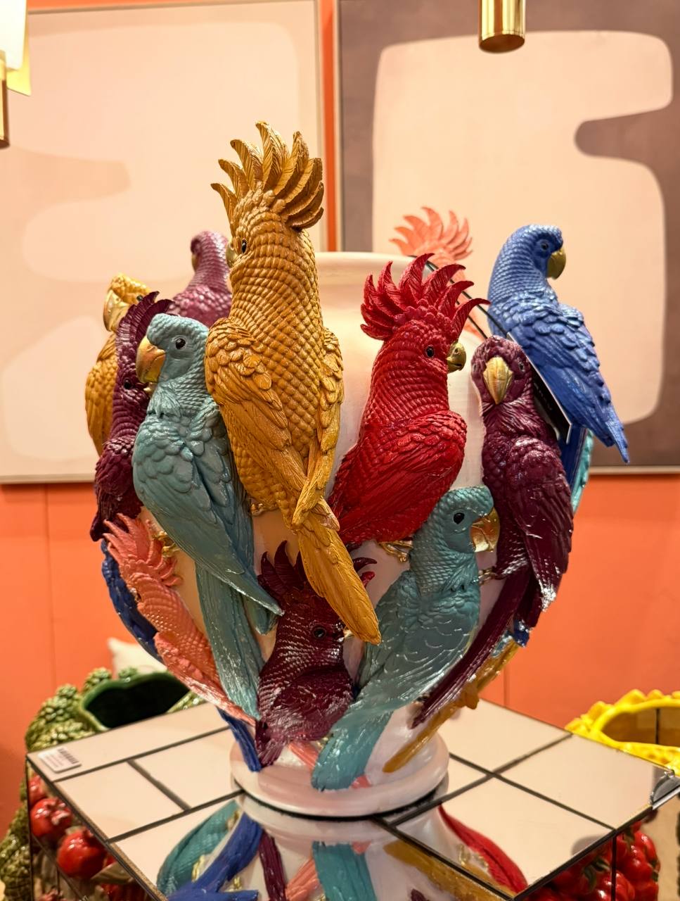 Maison&Objet показывает: интерьер перестаёт быть только «красивым» — он становится эмоциональным, живым и ироничным. Остаются акценты на цвет, смелую форму, игру и эмоциональность.
roomers | Сетка — социальная сеть от hh.ru