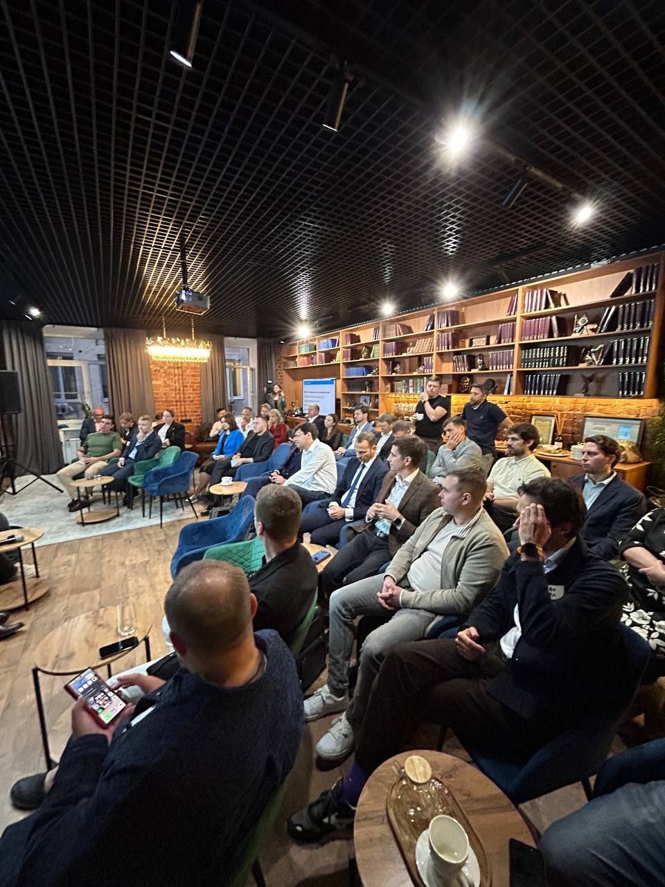 🚀 Ассоциация рынка цифровых прав: зачем объединяться, если ты не «мастодонт»?
4 сентября попал на первую встречу Ассоциации рынка цифровых прав (АРЦП) | Сетка — социальная сеть от hh.ru