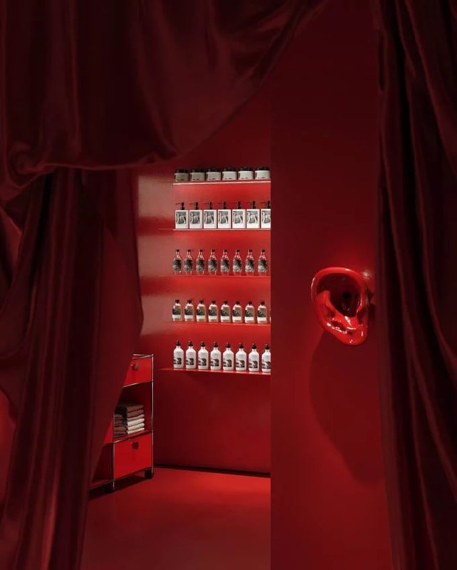 💄Новое пространство в Москве
Пн-Вс 10:00-22:00
Бренд косметики и парфюмерии Анастасии Мирновой еще этой весной запустил новое пространство в Москве | Сетка — социальная сеть от hh.ru