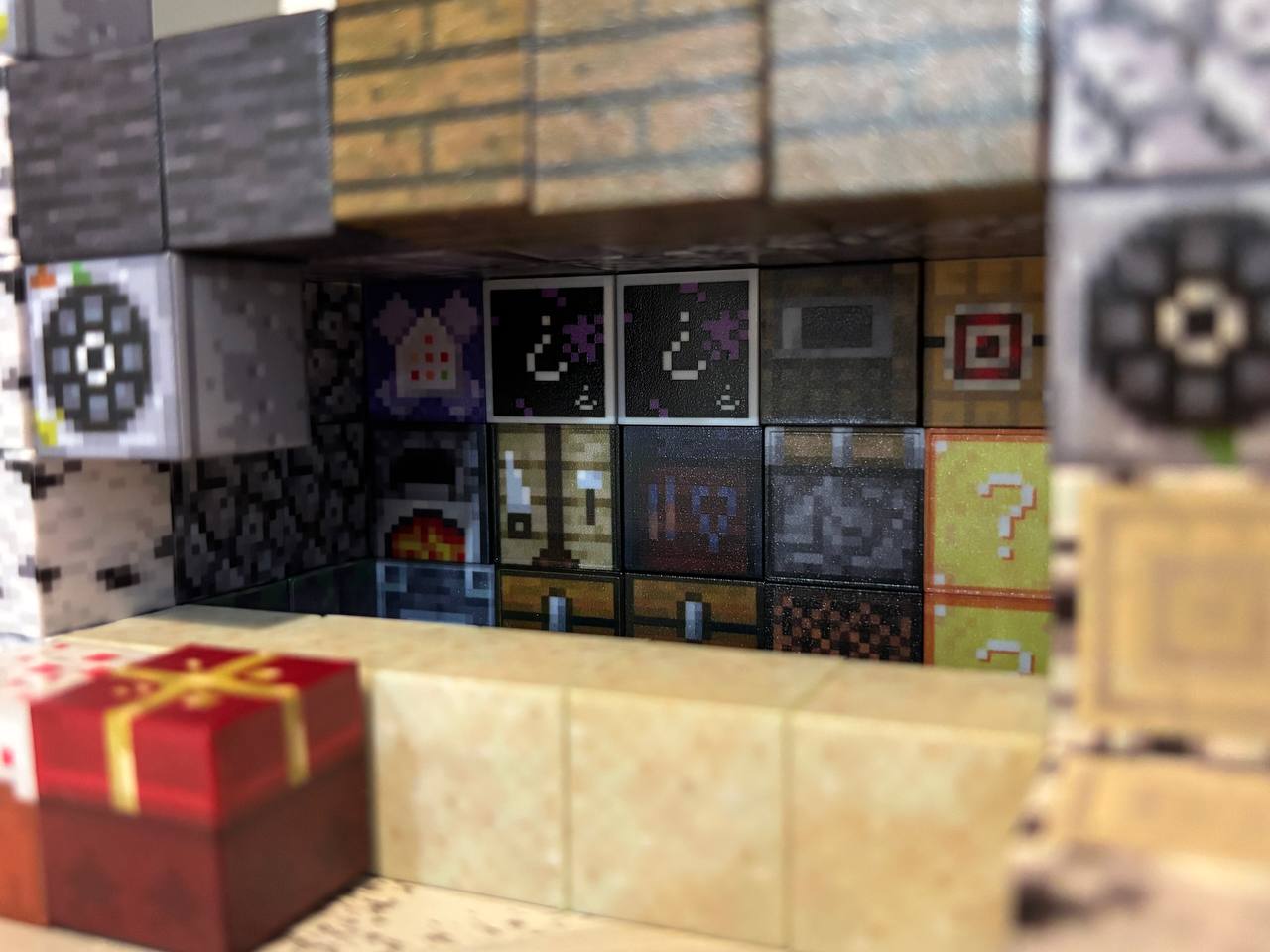 Мастерская/гараж с деревом
📦 180 кубиков в наборе
💸 Цена набора 1440р | Сетка — социальная сеть от hh.ru