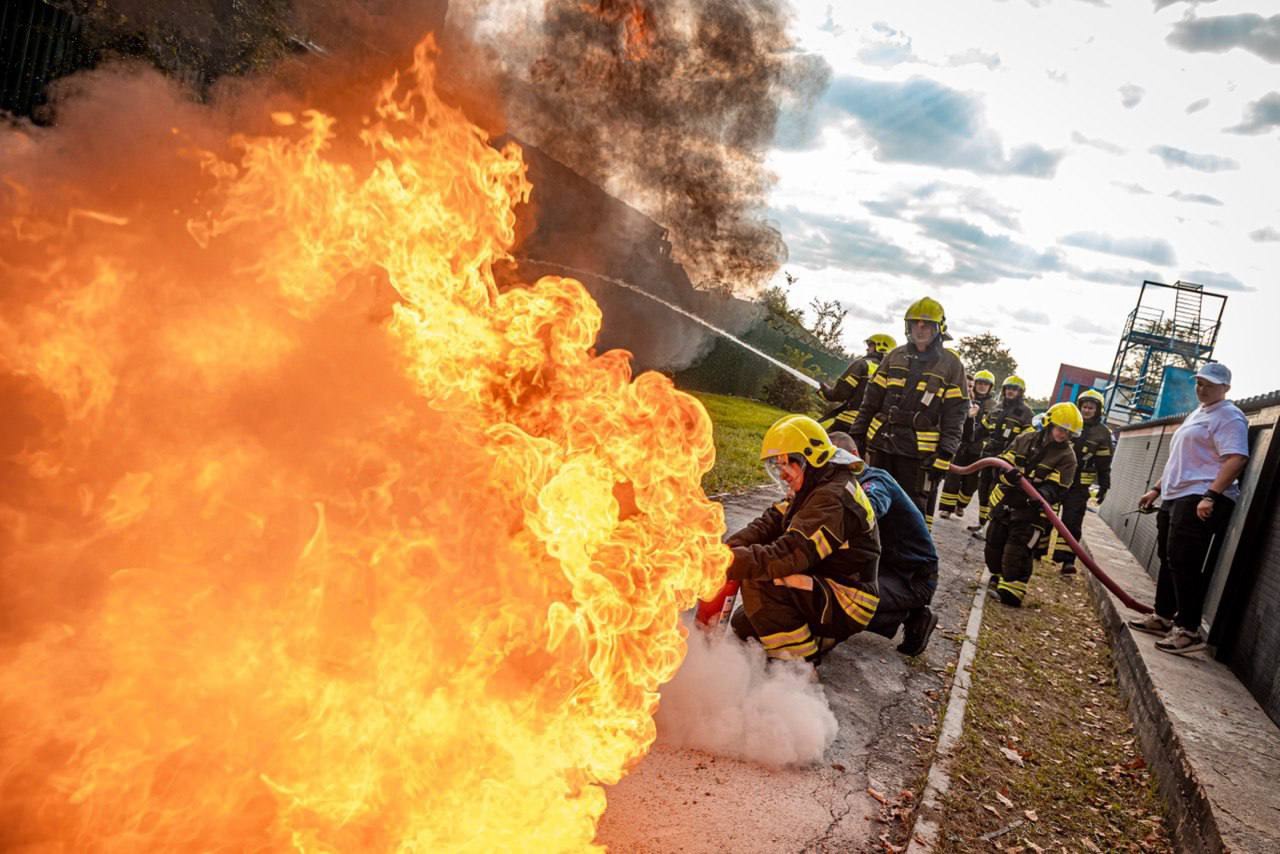 В минувшие выходные 👷‍♂молодые специалисты Мосводоканала приняли участие в 🔥«Огневой полосе» на тренировочном полигоне Департамента ГОЧСиПБ | Сетка — социальная сеть от hh.ru