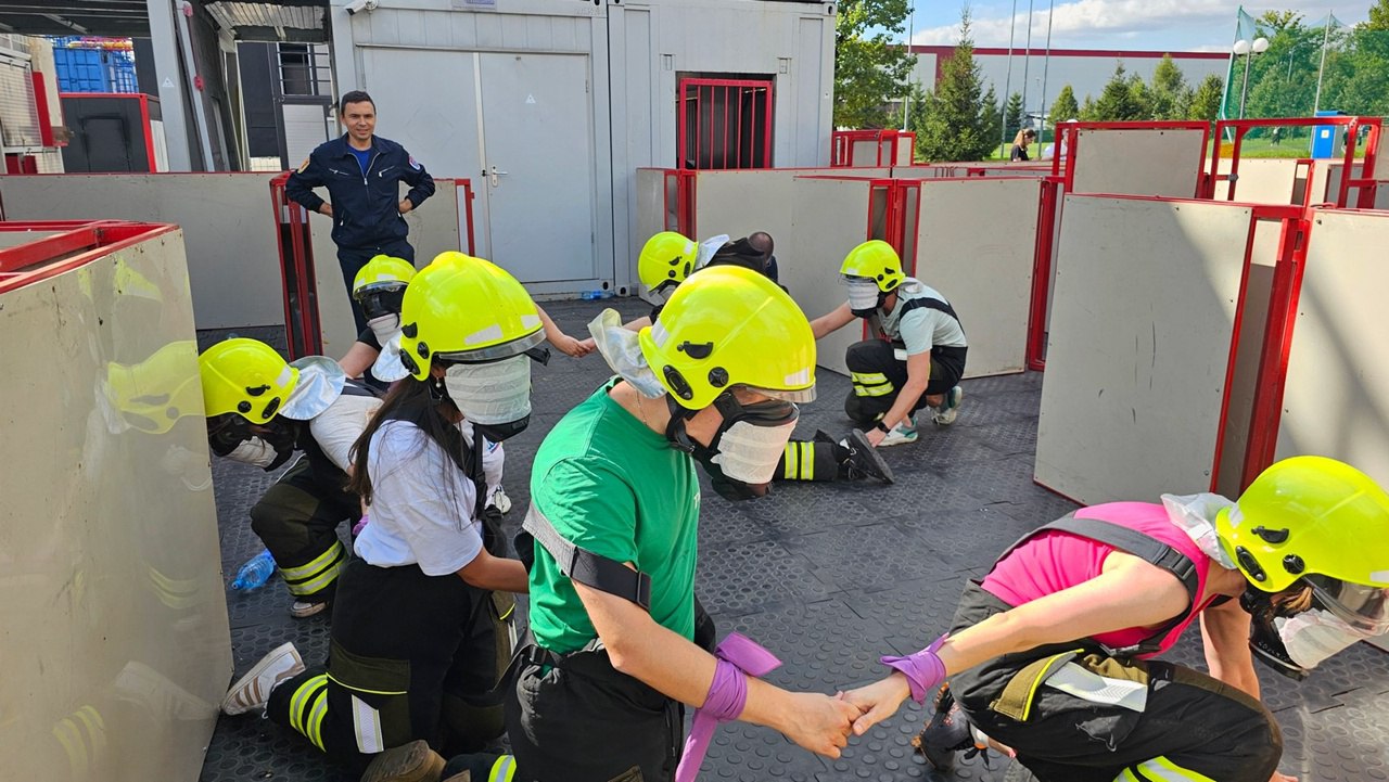 В минувшие выходные 👷‍♂молодые специалисты Мосводоканала приняли участие в 🔥«Огневой полосе» на тренировочном полигоне Департамента ГОЧСиПБ | Сетка — социальная сеть от hh.ru