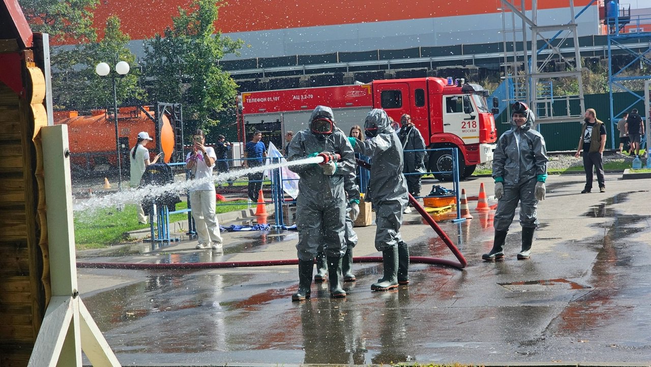 В минувшие выходные 👷‍♂молодые специалисты Мосводоканала приняли участие в 🔥«Огневой полосе» на тренировочном полигоне Департамента ГОЧСиПБ | Сетка — социальная сеть от hh.ru