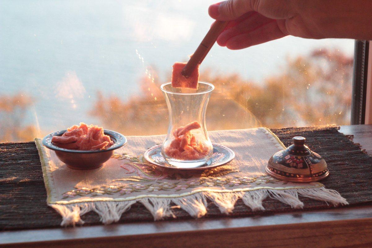 Экспетименты с пашмаком (пашмани) и соан-пабди (это индийский, пакистанский, непальский и бангладешский десерт, в котором чуть больше муки, чем в пашмаке и в котором более интенсивно используются доба... | Сетка — социальная сеть от hh.ru