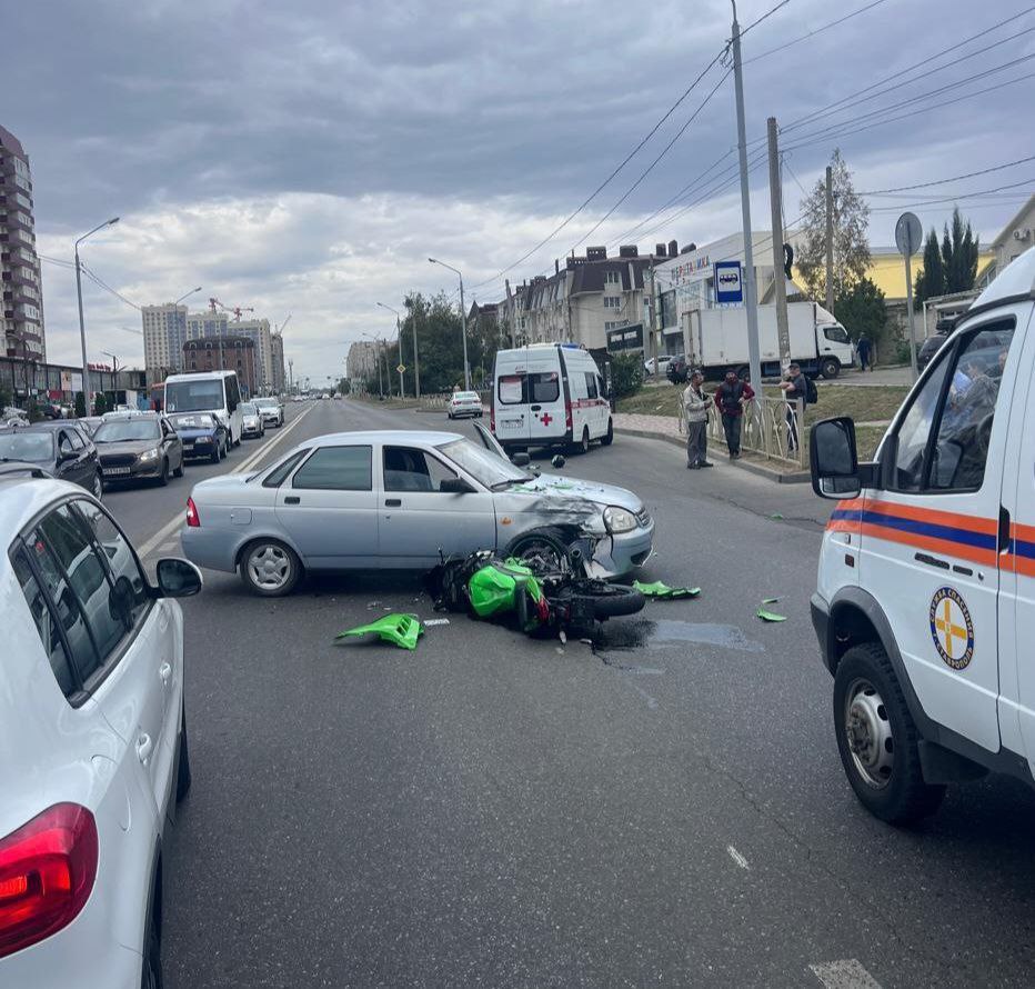 ⚡️Мотоциклист получил травмы в автоаварии в Ставрополе
По предварительным данным, сегодня, 8 сентября в 11 часов 25 минут водитель автомобиля "Приора" двигаясь по улице 45 Параллель, совершая маневр л... | Сетка — социальная сеть от hh.ru