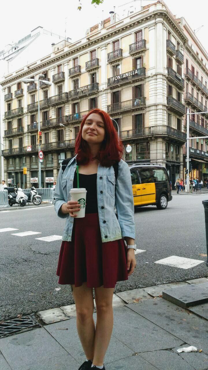 🌚 my red hair era appreciation 🖤
Олды помнят эру красных волос в универские годы (2015-2019)
Вообще я ходила так годами по простой причине: это был самый доступный способ ходить с ярким цветом волос | Сетка — социальная сеть от hh.ru
