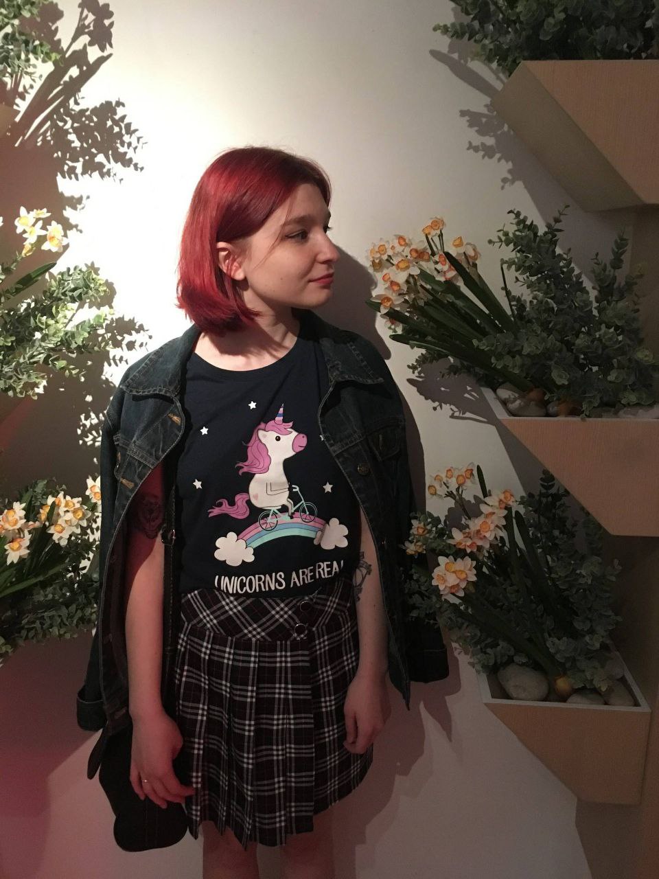 🌚 my red hair era appreciation 🖤
Олды помнят эру красных волос в универские годы (2015-2019)
Вообще я ходила так годами по простой причине: это был самый доступный способ ходить с ярким цветом волос | Сетка — социальная сеть от hh.ru