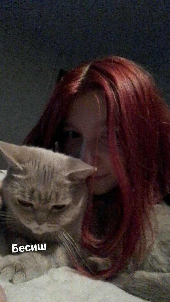 🌚 my red hair era appreciation 🖤
Олды помнят эру красных волос в универские годы (2015-2019)
Вообще я ходила так годами по простой причине: это был самый доступный способ ходить с ярким цветом волос | Сетка — социальная сеть от hh.ru