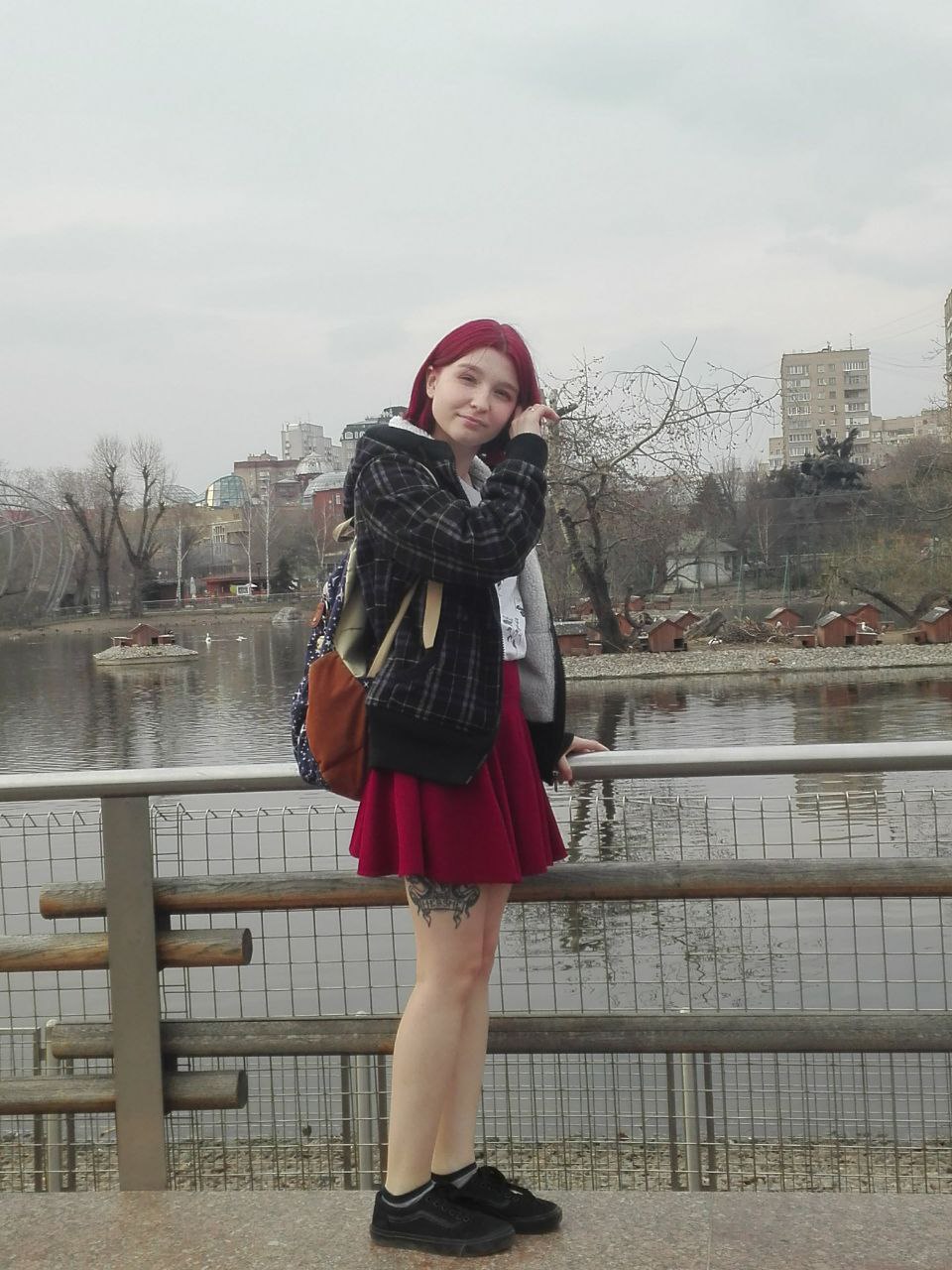 🌚 my red hair era appreciation 🖤
Олды помнят эру красных волос в универские годы (2015-2019)
Вообще я ходила так годами по простой причине: это был самый доступный способ ходить с ярким цветом волос | Сетка — социальная сеть от hh.ru