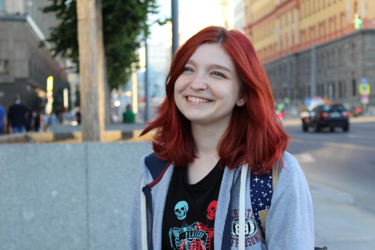 🌚 my red hair era appreciation 🖤
Олды помнят эру красных волос в универские годы (2015-2019)
Вообще я ходила так годами по простой причине: это был самый доступный способ ходить с ярким цветом волос | Сетка — социальная сеть от hh.ru