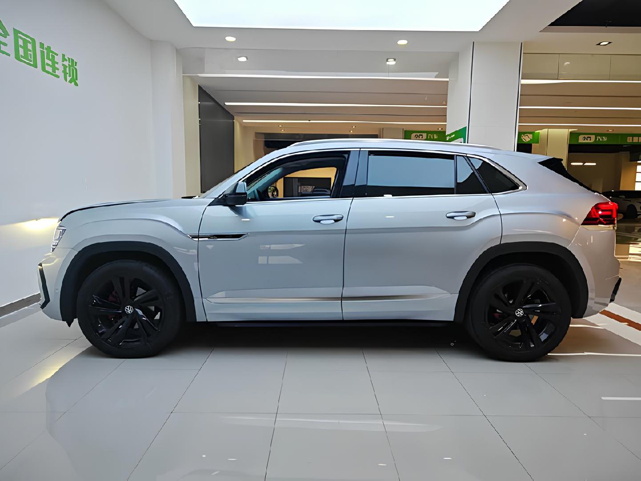 🚘Volkswagen Teramont X
Когда нужен простор и стиль в одном кузове
✅ 2021 Июнь
✅ Пробег: всего 40 784 км
✅ Бензин 2.0 л (220 л.с | Сетка — социальная сеть от hh.ru
