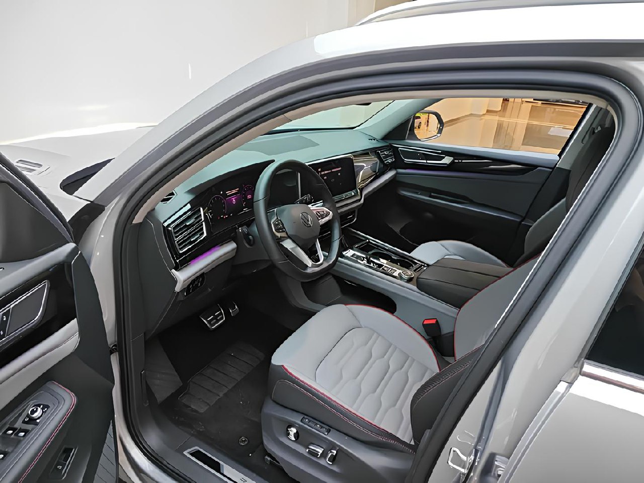 🚘Volkswagen Teramont X
Когда нужен простор и стиль в одном кузове
✅ 2021 Июнь
✅ Пробег: всего 40 784 км
✅ Бензин 2.0 л (220 л.с | Сетка — социальная сеть от hh.ru