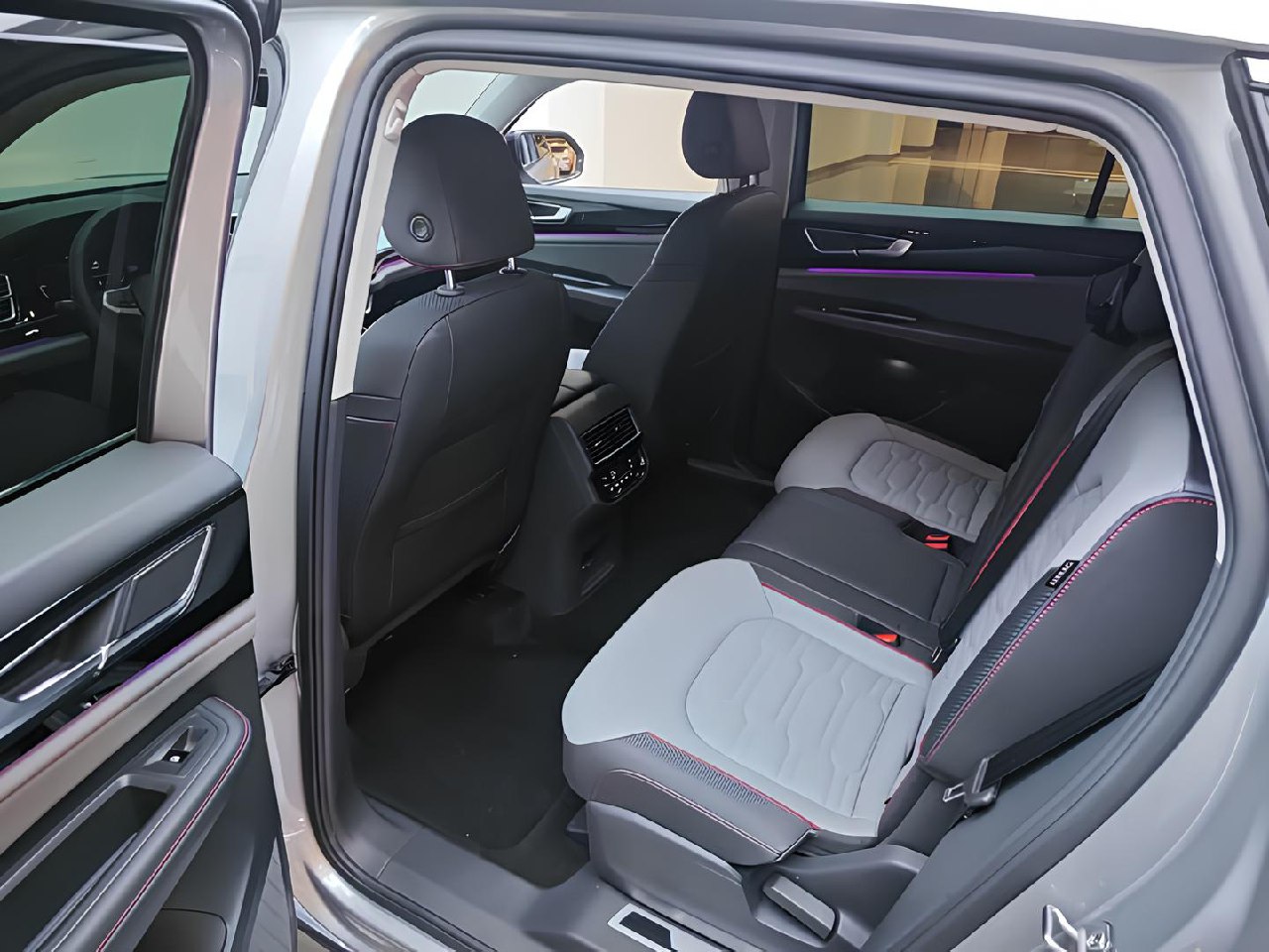 🚘Volkswagen Teramont X
Когда нужен простор и стиль в одном кузове
✅ 2021 Июнь
✅ Пробег: всего 40 784 км
✅ Бензин 2.0 л (220 л.с | Сетка — социальная сеть от hh.ru