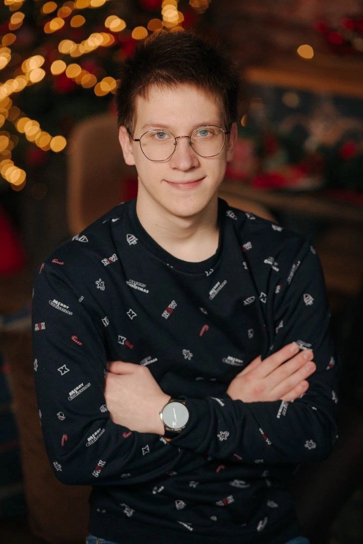 Денис Хмелев