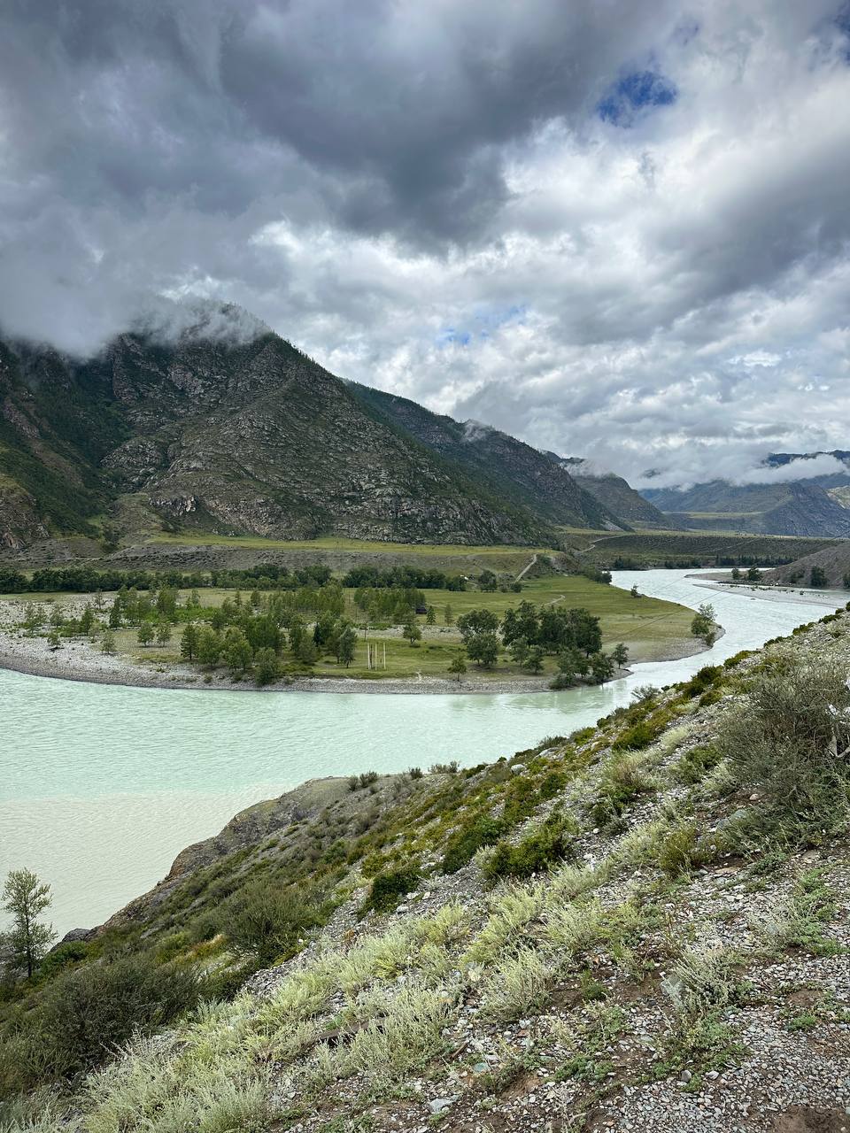 Внутреннее путешествие
Каждое путешествие для меня — внутреннее.
А Горный Алтай, в который очень давно хотел съездить с братом и вот, — особенно | Сетка — социальная сеть от hh.ru