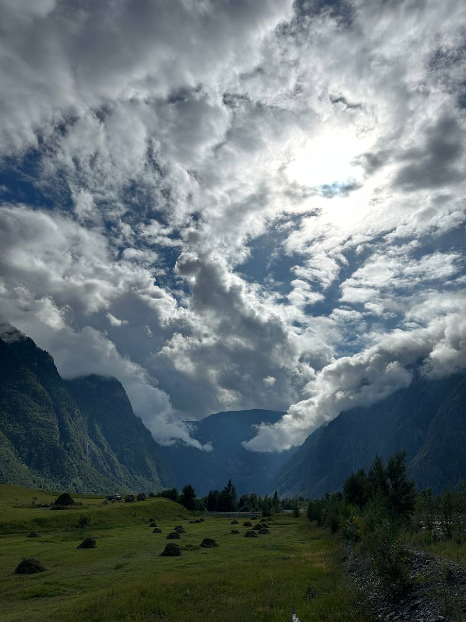 Внутреннее путешествие
Каждое путешествие для меня — внутреннее.
А Горный Алтай, в который очень давно хотел съездить с братом и вот, — особенно | Сетка — социальная сеть от hh.ru